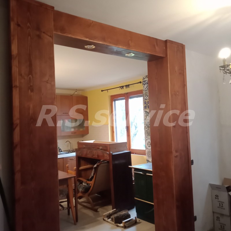 Sovraporta con colonne